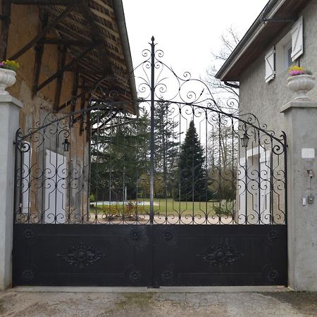 Le Domaine Du Chaffard Bed & Breakfast Les Avenieres Exterior photo